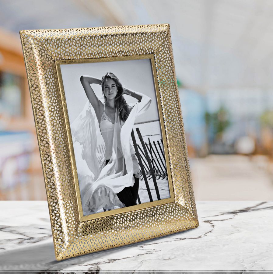 PHOTO FRAME GLAM HOLES CM 31X16X36 (INSIDE SIZES CM 20X25)