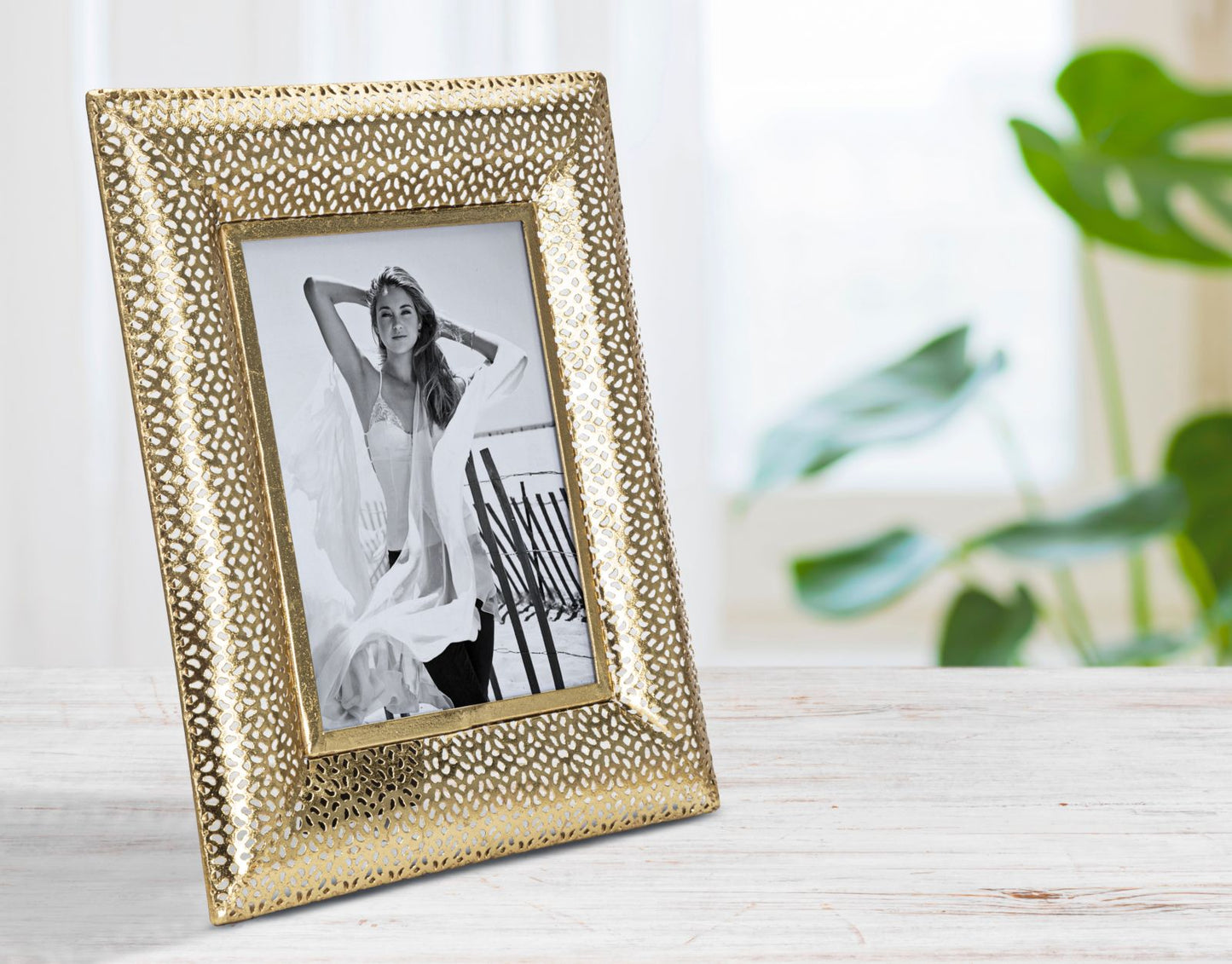 PHOTO FRAME GLAM HOLES CM 25X12X31 (INSIDE SIZES CM 15X20)