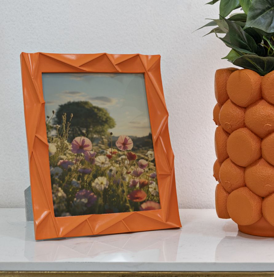 PHOTOFRAME ORANGY CM 25,8X2X31 (INSIDE PHOTO SIZE CM 20X25)