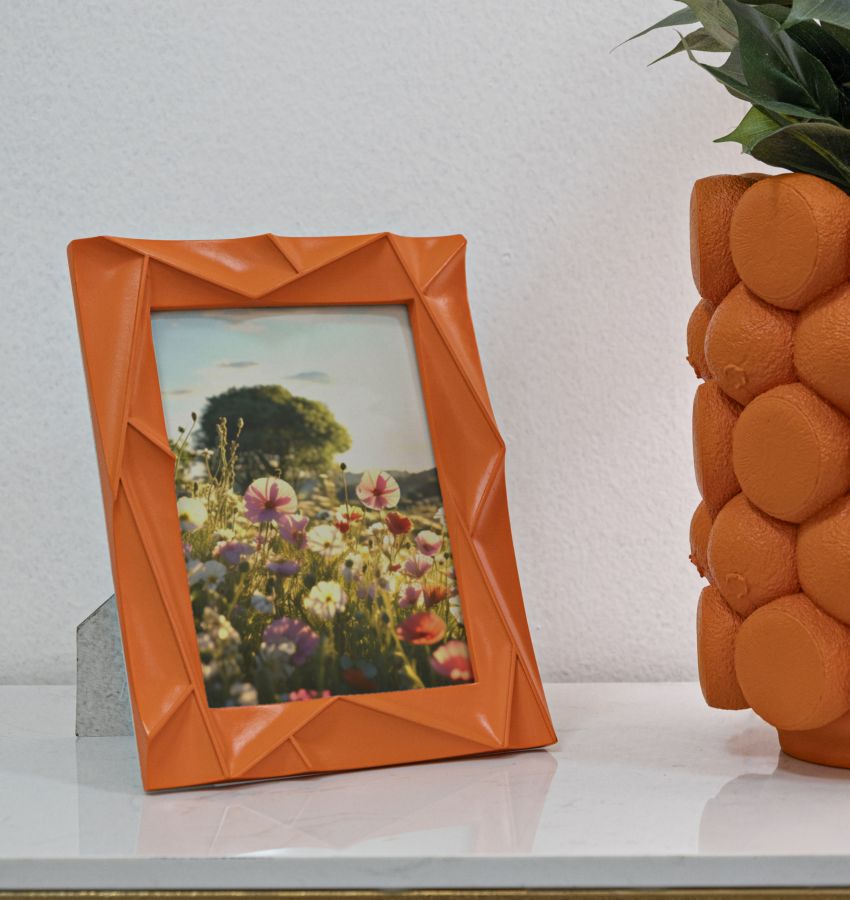 PHOTOFRAME ORANGY CM 20,8X2X26 (INSIDE PHOTO SIZE CM 15X20)