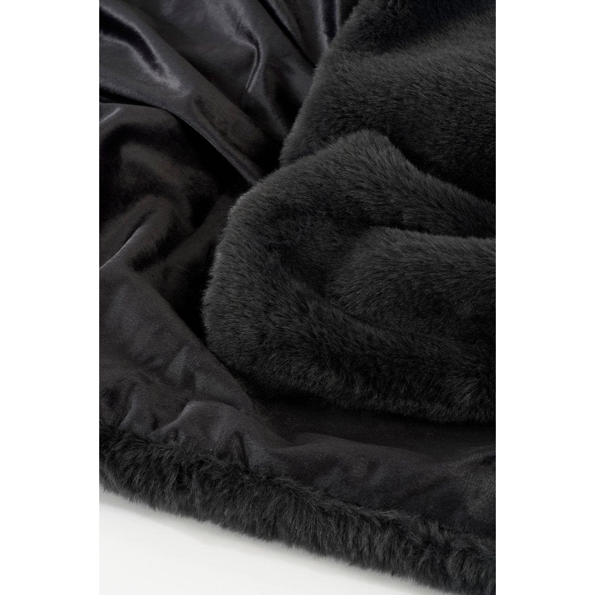 In The Mood Bronte Fleece Deken - L200 x B150 cm - Zwart