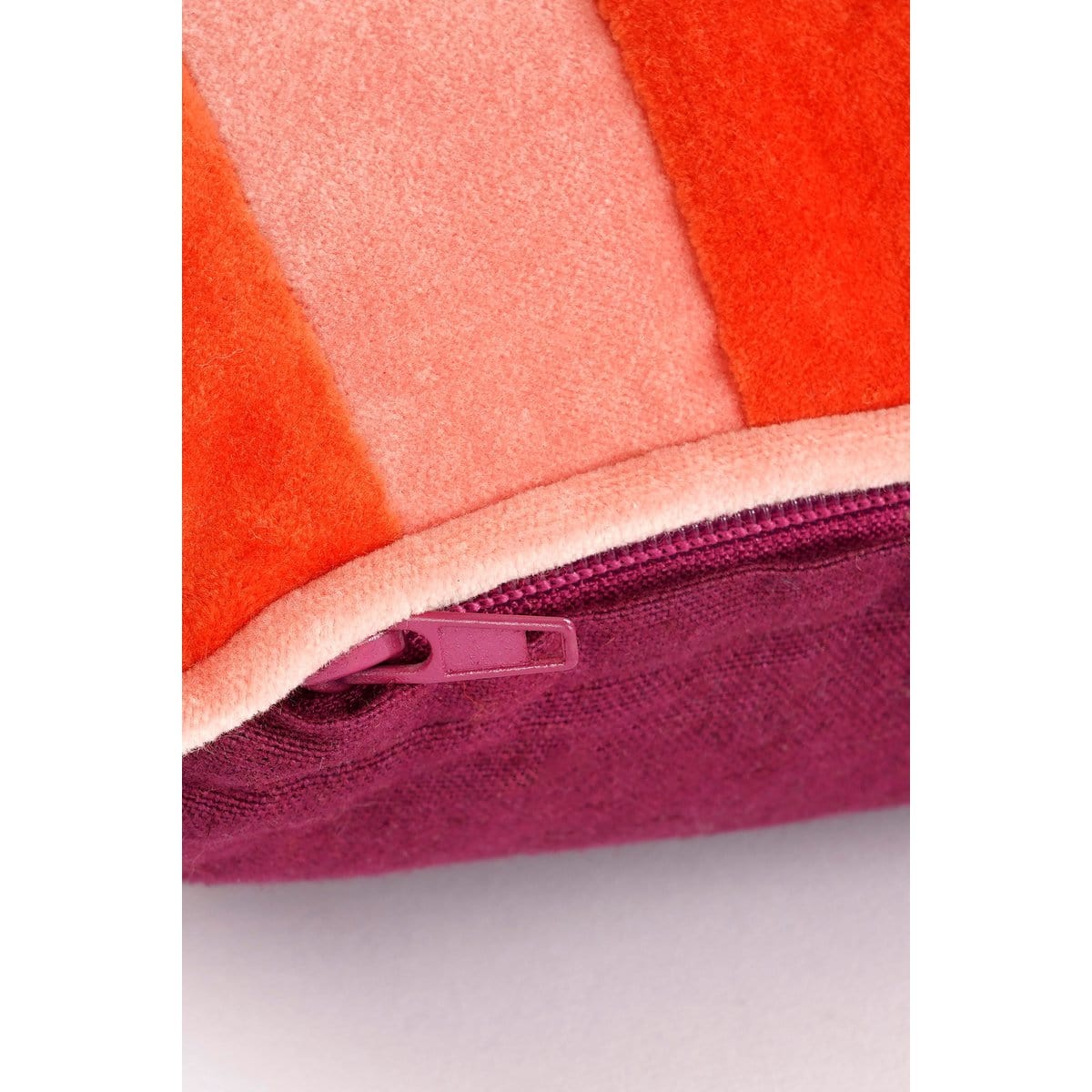 In The Mood Clair Sierkussen - L45 x B45 x H10 cm - Katoenfluweel - Roze, Rood