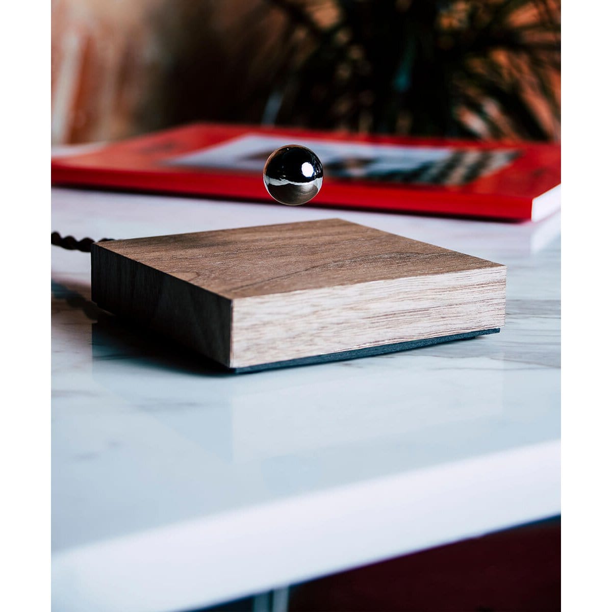 Wooden Amsterdam FLYTE Buda Ball zwevende magnetische bol - walnoot