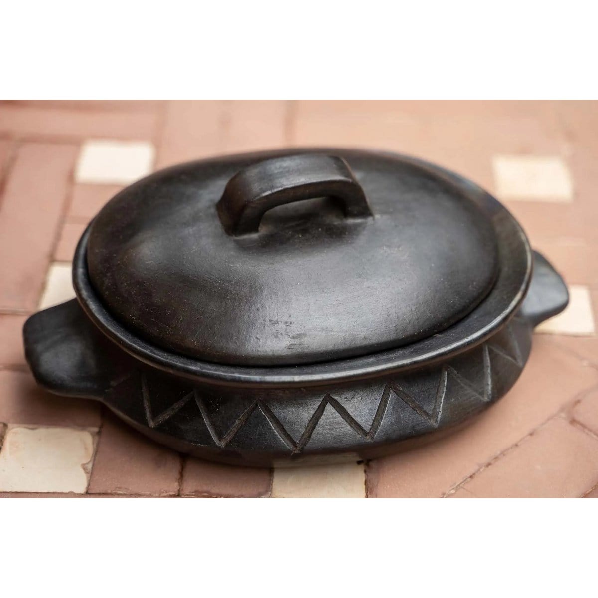 Bazar Bizar The Burned Oval Pot Met Patroon en zijhandgrepen - Zwart