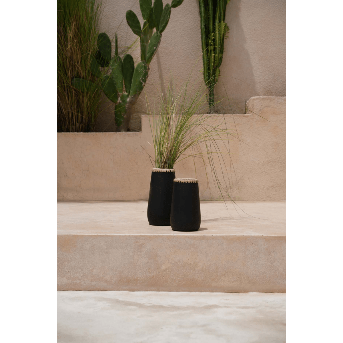 Bazar Bizar The Sneaky Vase - Zwart Naturel - L