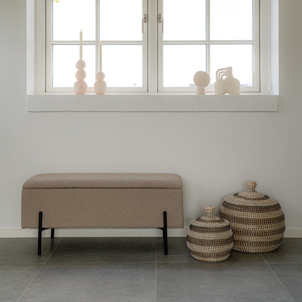 House Nordic ApS Watford Bench - Bank in bouclé met opbergruimte, beige met zwarte poten, 95x36,5x46 cm, HN1233